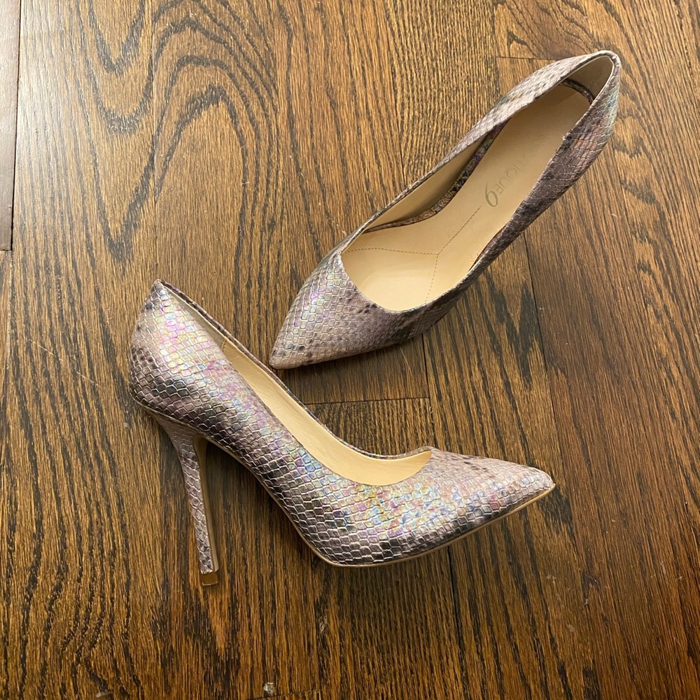 Boutique9 Snake-embossed Pump size 6